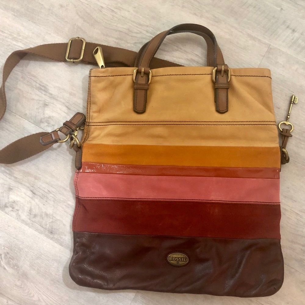 Fossil Explorer Crossbody Large - Picture 13 of 16